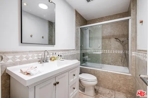 $818,000 | 445 Washington Boulevard, Unit 10, Marina del Rey, CA 90292