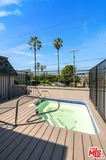 $818,000 | 445 Washington Boulevard, Unit 10, Marina del Rey, CA 90292