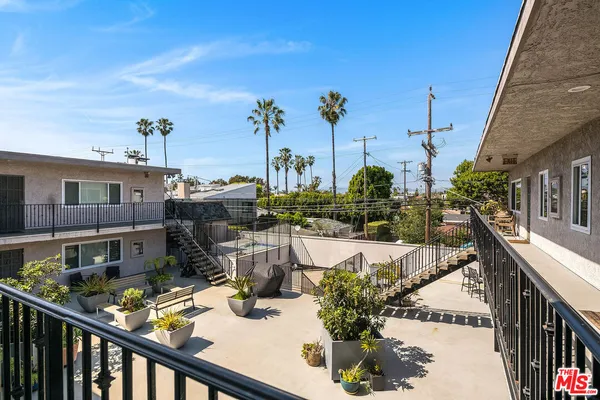 $818,000 | 445 Washington Boulevard, Unit 10, Marina del Rey, CA 90292