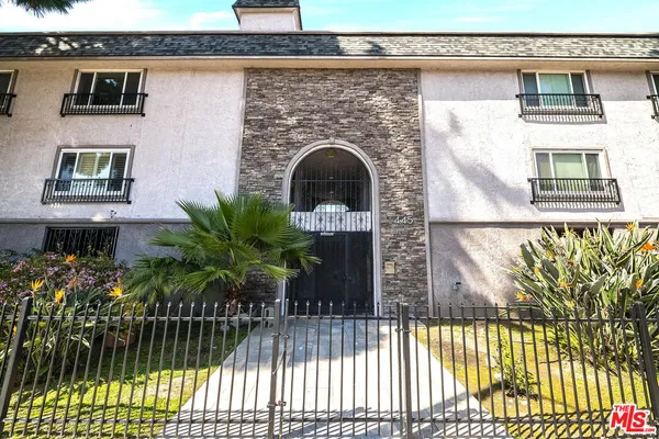 $818,000 | 445 Washington Boulevard, Unit 10, Marina del Rey, CA 90292