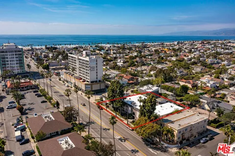 $818,000 | 445 Washington Boulevard, Unit 10, Marina del Rey, CA 90292