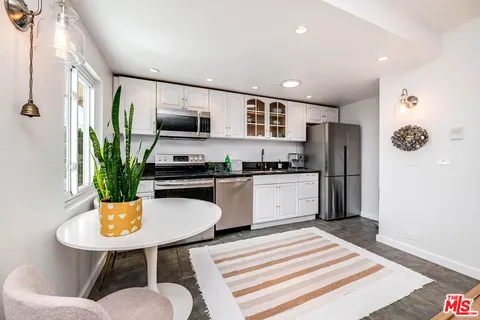 $818,000 | 445 Washington Boulevard, Unit 10, Marina del Rey, CA 90292