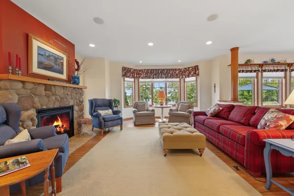 $530,000 | 20 West Clear Lake Drive, Ceylon, MN 56121