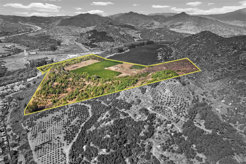 3264 Shearer Crossing Fallbrook, CA 92028 - Photo 38 of 41 Approximate property lines