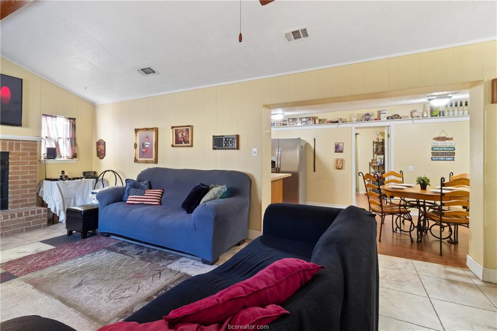 10072 Riley Green Road Franklin, TX 77856 - Photo 4 of 22 Gallery Image 4
