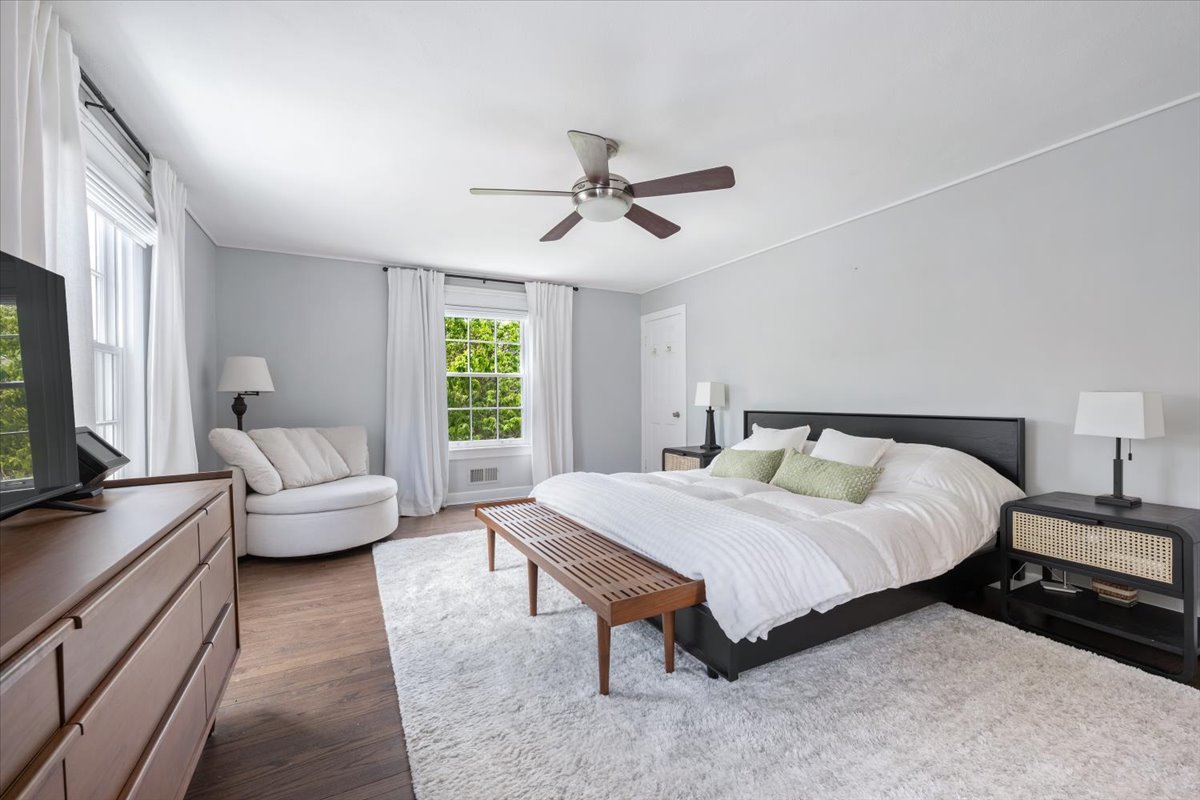 910 Chippewa Lane Wilmette, IL 60091 - Photo 19 of 38 a bedroom with a bed couch and a window