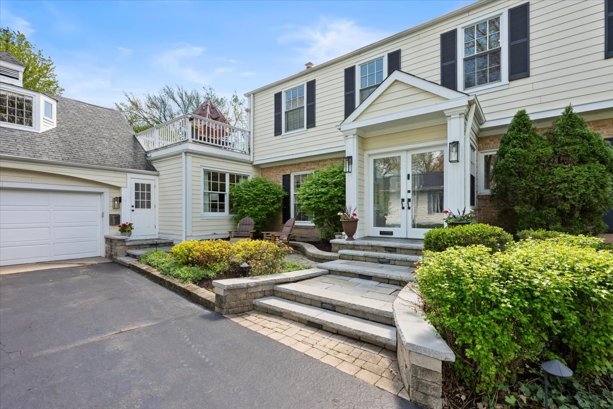 910 Chippewa Lane Wilmette, IL 60091 - Photo 2 of 38 front view of a house with a garden
