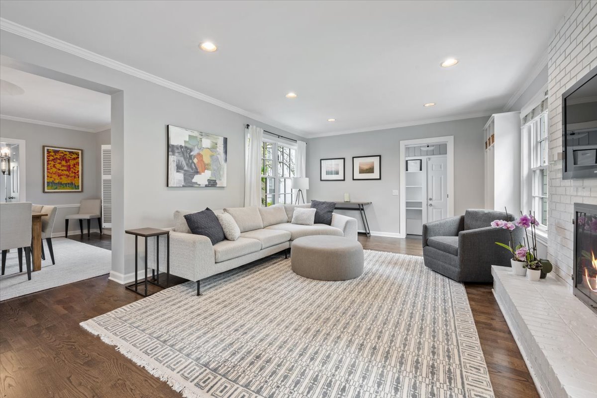 910 Chippewa Lane Wilmette, IL 60091 - Photo 10 of 38 a living room with furniture and a couch