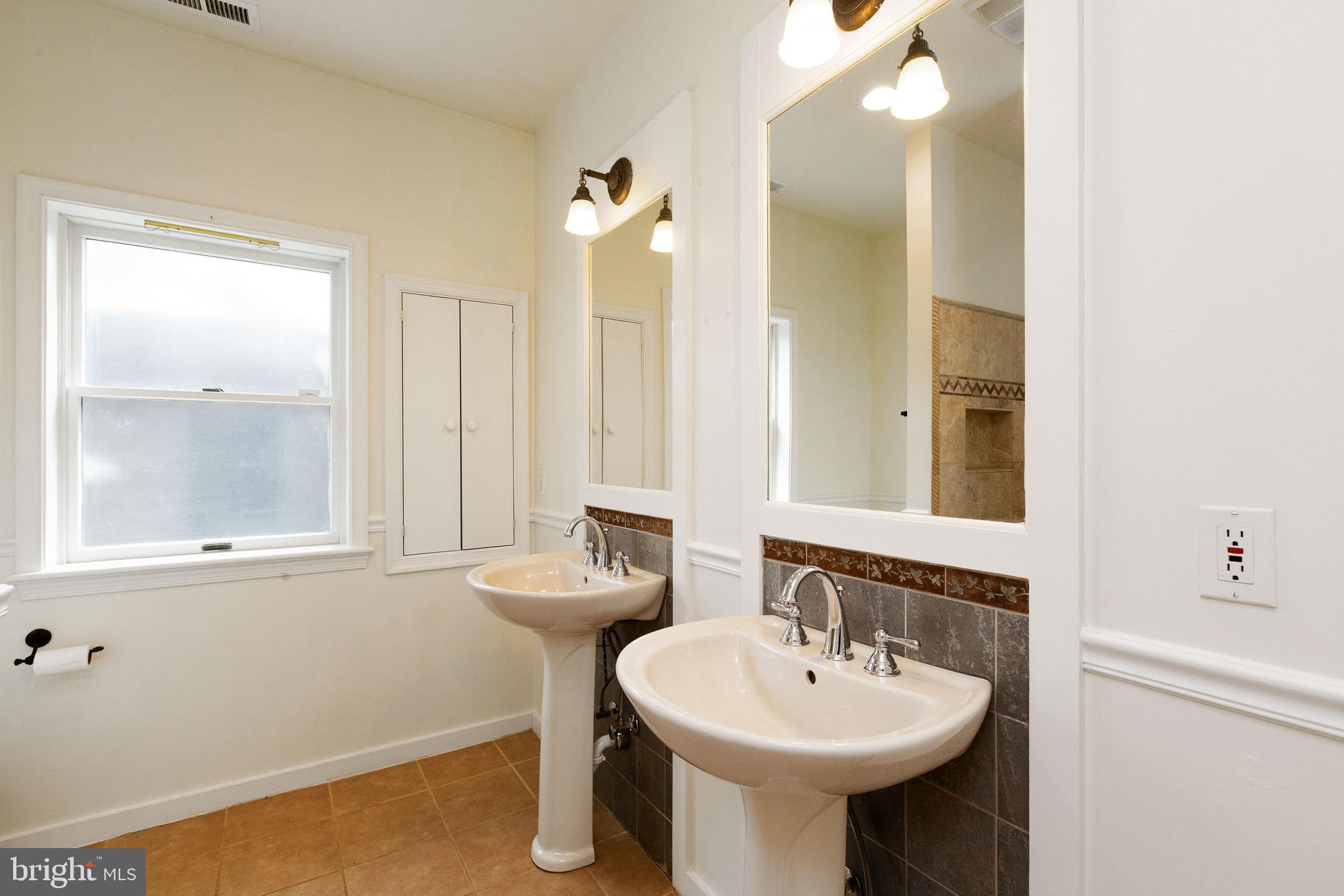 7902 Edgewood Church Road Frederick, MD 21702 - Photo 19 of 47 Full Bath in Bedroom 1