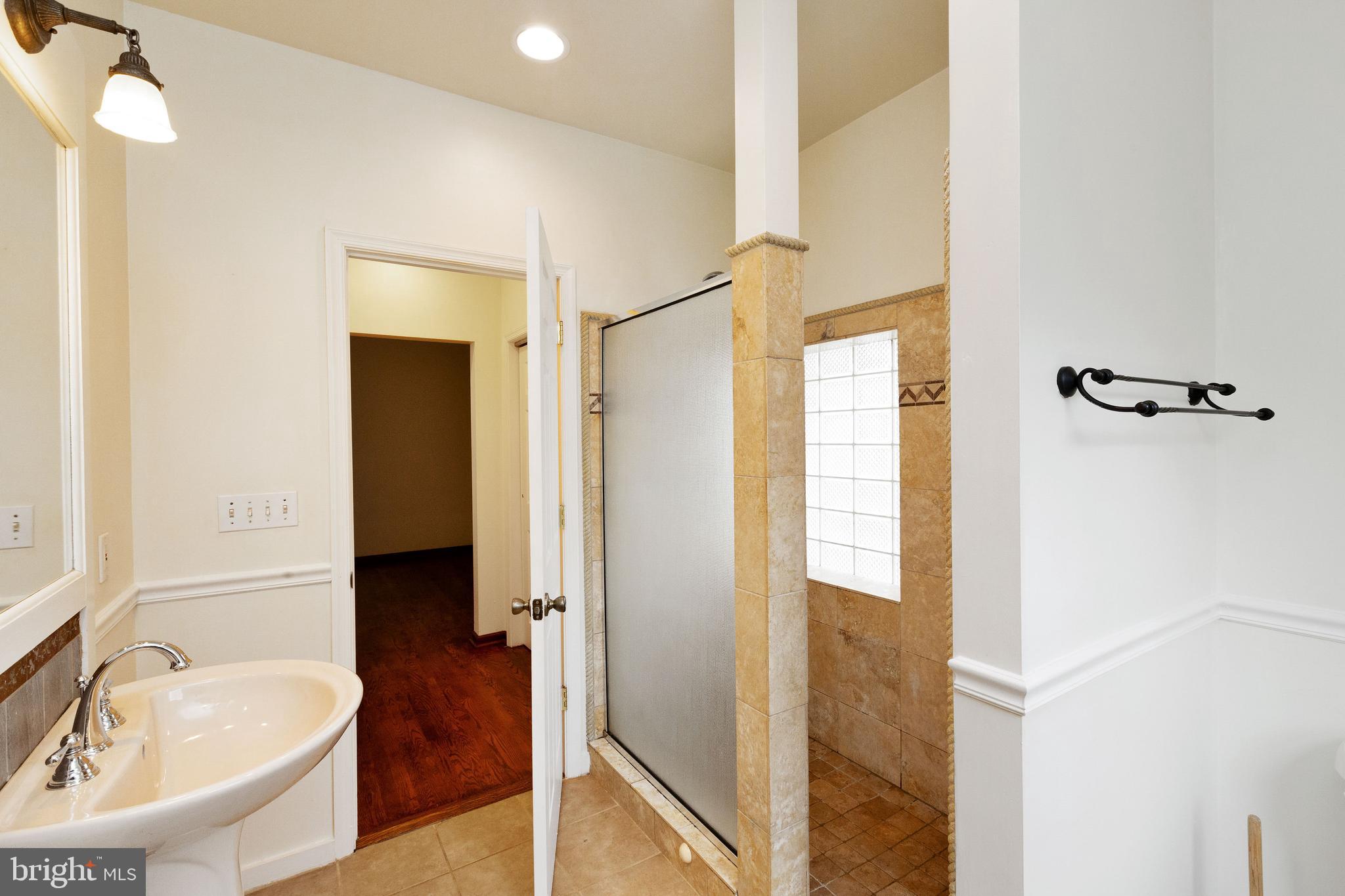 7902 Edgewood Church Road Frederick, MD 21702 - Photo 20 of 47 Full Bath in Bedroom 1