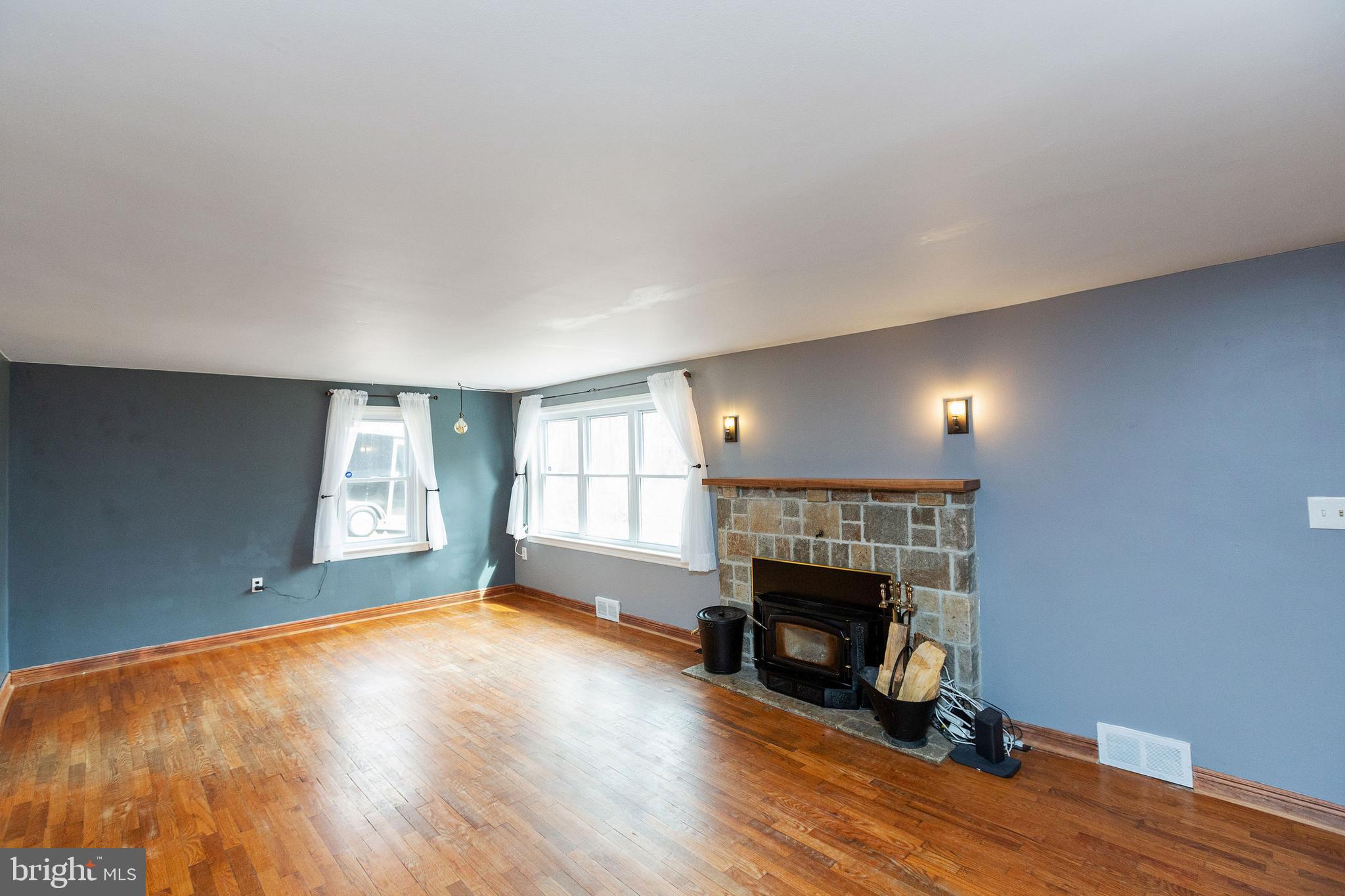 7902 Edgewood Church Road Frederick, MD 21702 - Photo 5 of 47 Living Room