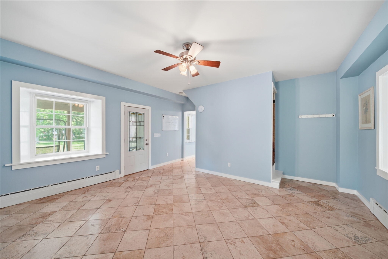 208 Glasgow Road Jackson, MI 49201 - Photo 7 of 99