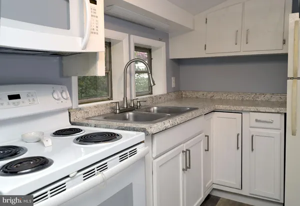 $159,999 | 25588 Shore Main Drive, Bloxom, VA 23308