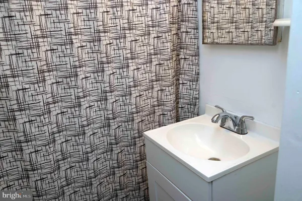 $159,999 | 25588 Shore Main Drive, Bloxom, VA 23308