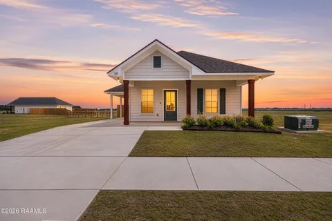 $227,999 | 302 Willow Bend, Youngsville, LA 70592