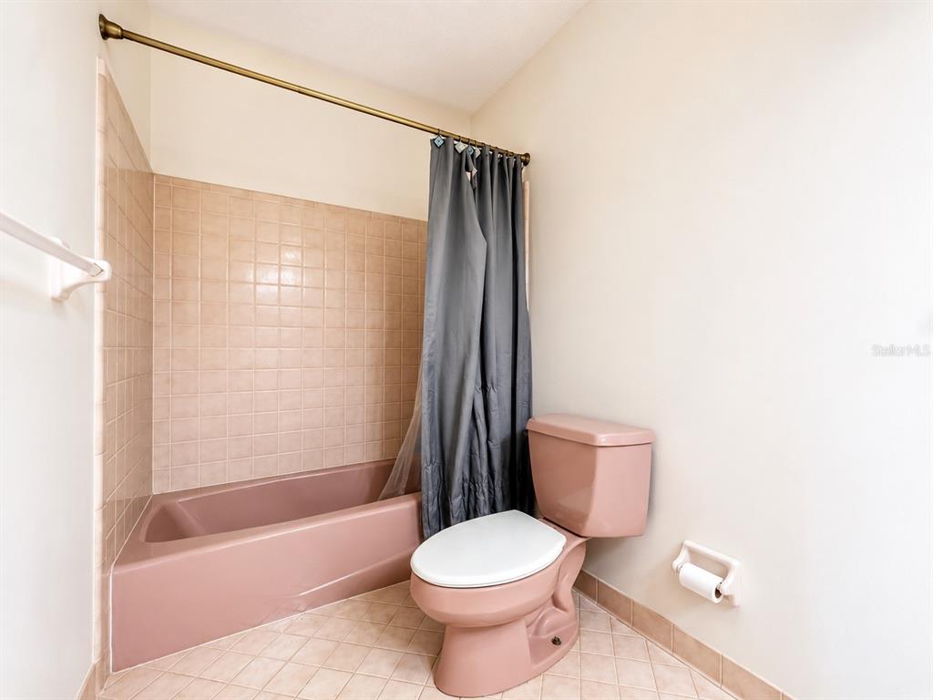 7119 Immokalee Road Keystone Heights, FL 32656 - Photo 33 of 50 a bathroom with a toilet and a shower