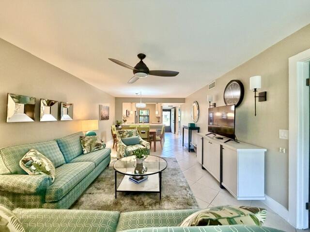 22148 Palms Way, Unit 101 Boca Raton, FL 33433 - Photo 16 of 41 Main living area
