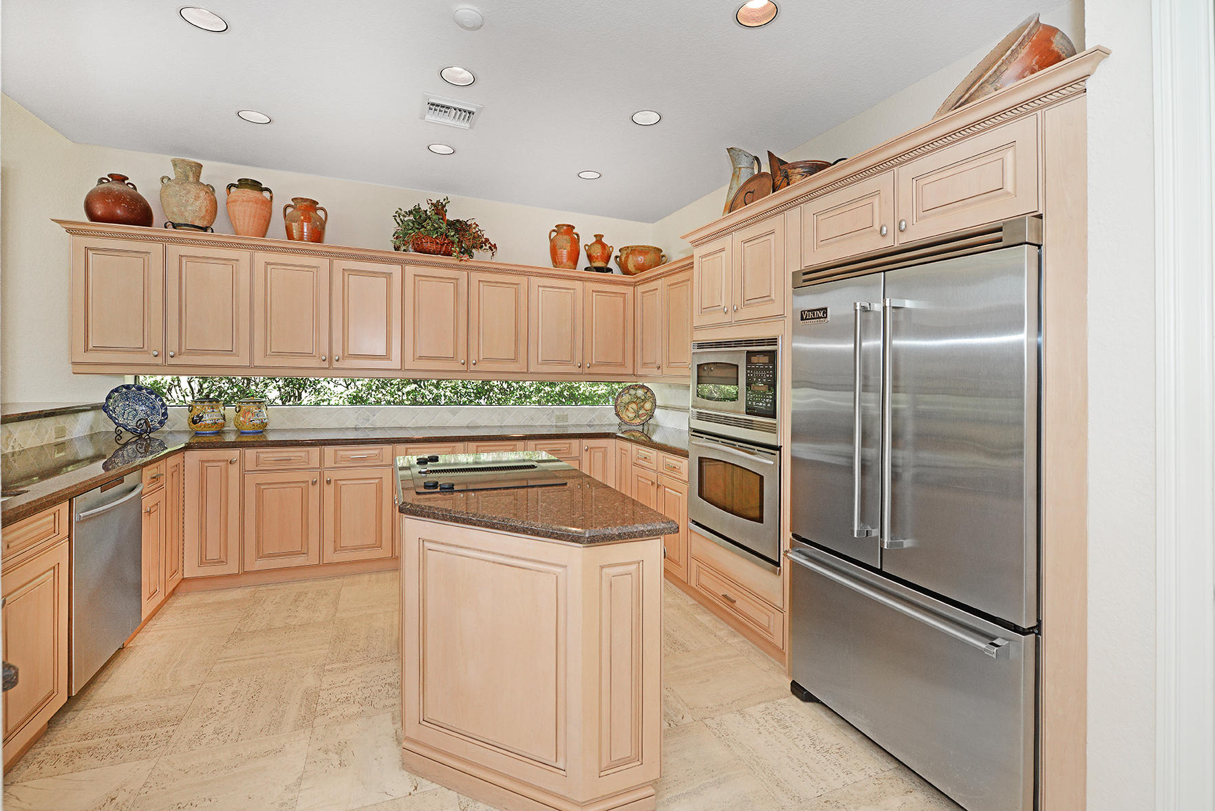 7460 Valencia Drive Boca Raton, FL 33433 - Photo 13 of 39 Kitchen w/ Stainless Steel Appliances