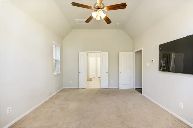 a view of empty room with window