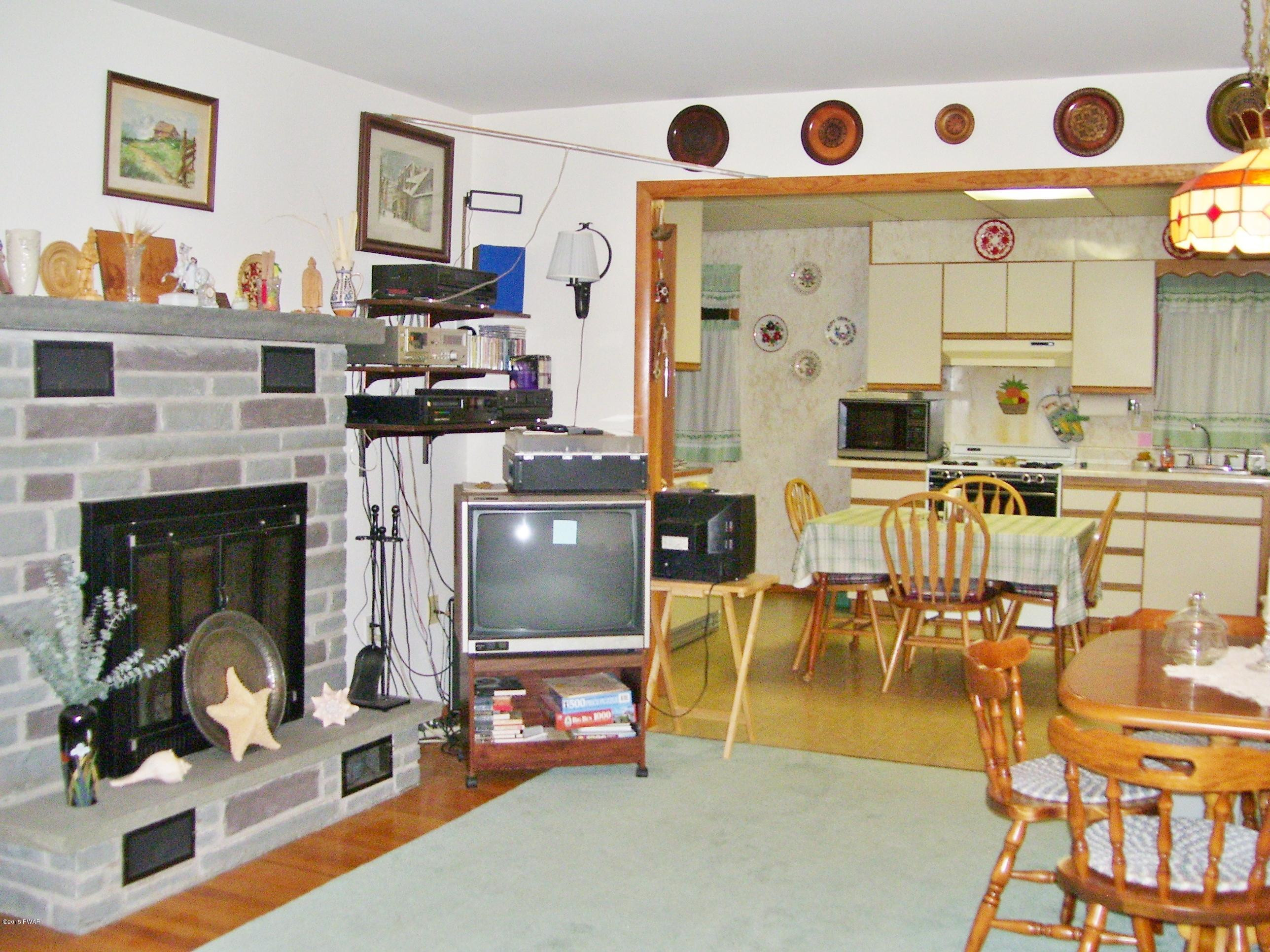 29-31 Cub Road Lake Ariel, PA 18436 - Photo 14 of 48 LV/DN /View to Kitchen