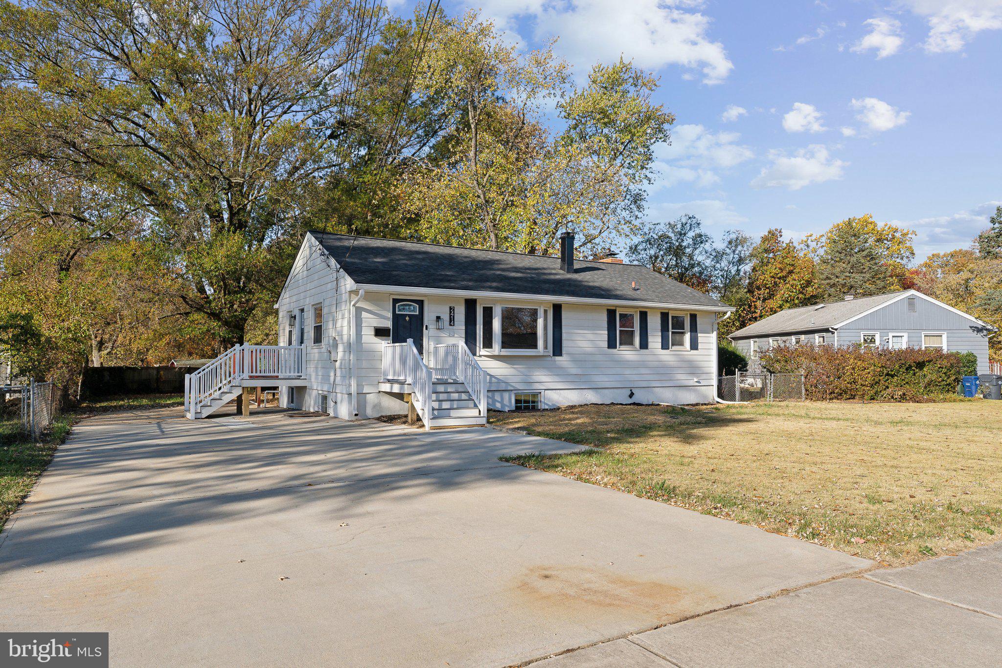 2414 Phillips Drive Alexandria, VA 22306 - Photo 3 of 43