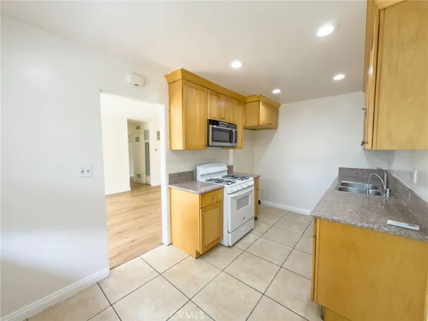 $374,000 | 3030 Vineland Avenue, Unit 3, Baldwin Park, CA 91706