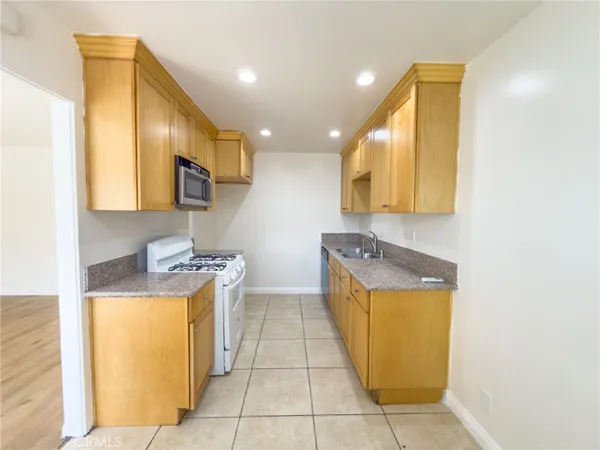 $374,000 | 3030 Vineland Avenue, Unit 3, Baldwin Park, CA 91706