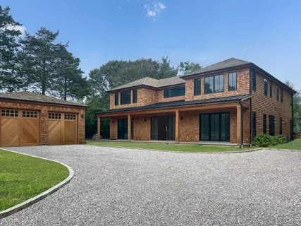 $6,995,000 | 126 Long Lane, East Hampton, NY 11937
