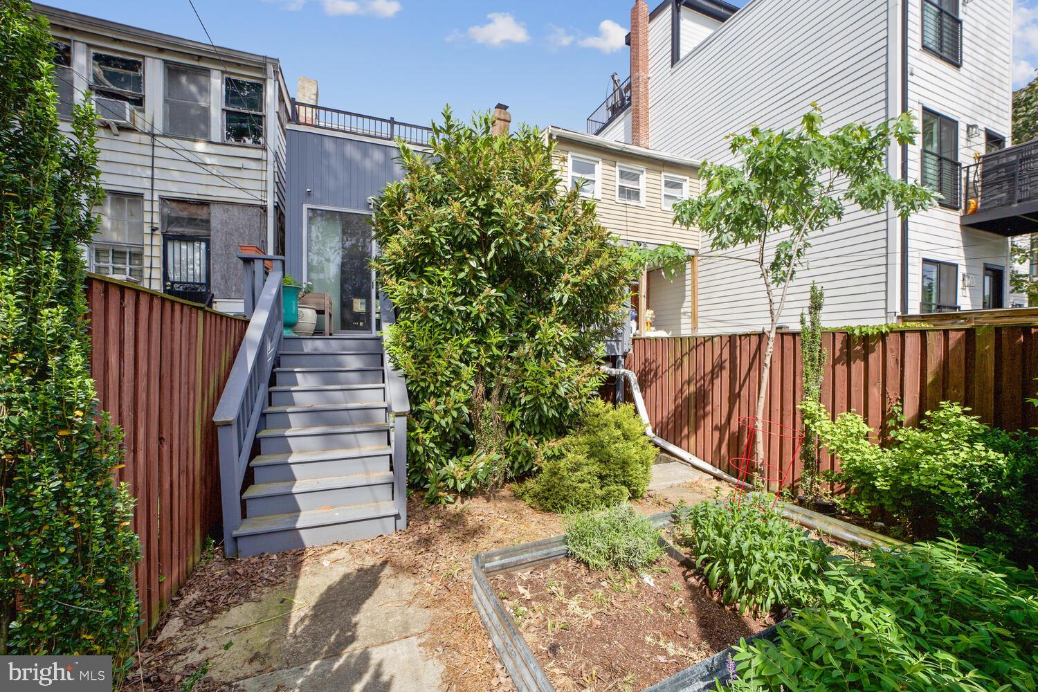 3617 13th Street Northwest Washington, DC 20010 - Photo 22 of 23 a view of a backyard with plants