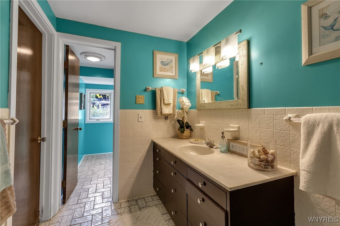 1620 Billington Road Elma, NY 14052 - Photo 6 of 10 Full bath 4 w shower (right wing)