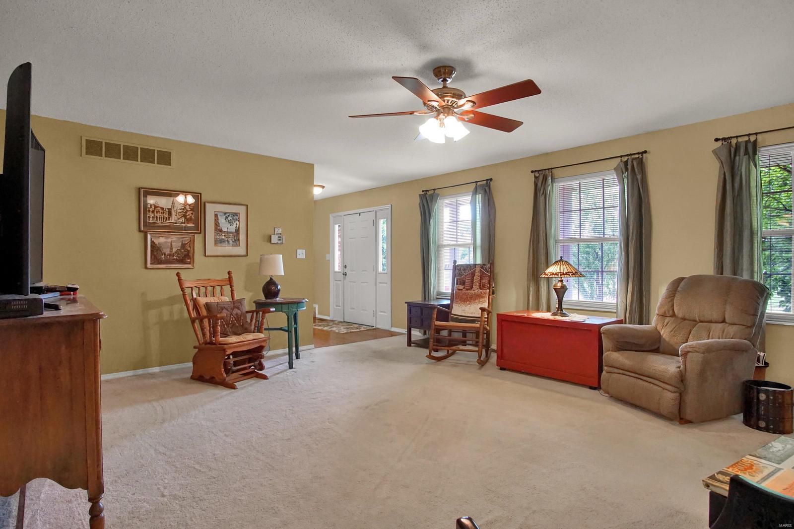1528 Lincoln Farm Road O'Fallon, IL 62269 - Photo 4 of 36