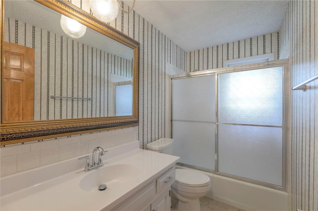 313 Southwest Ensley Lane Lee's Summit, MO 64081 - Photo 11 of 19