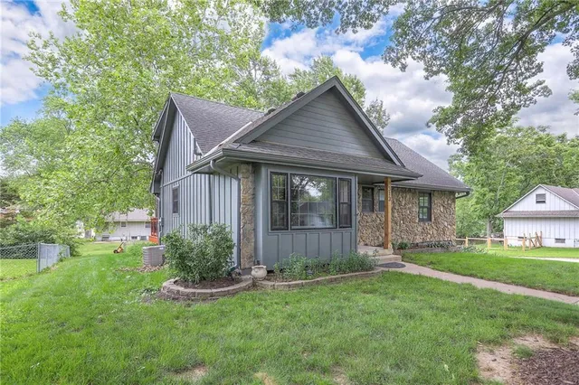 $349,000 | 313 Southwest Ensley Lane, Lee's Summit, MO 64081