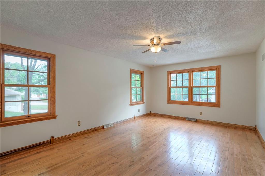 313 Southwest Ensley Lane Lee's Summit, MO 64081 - Photo 8 of 19