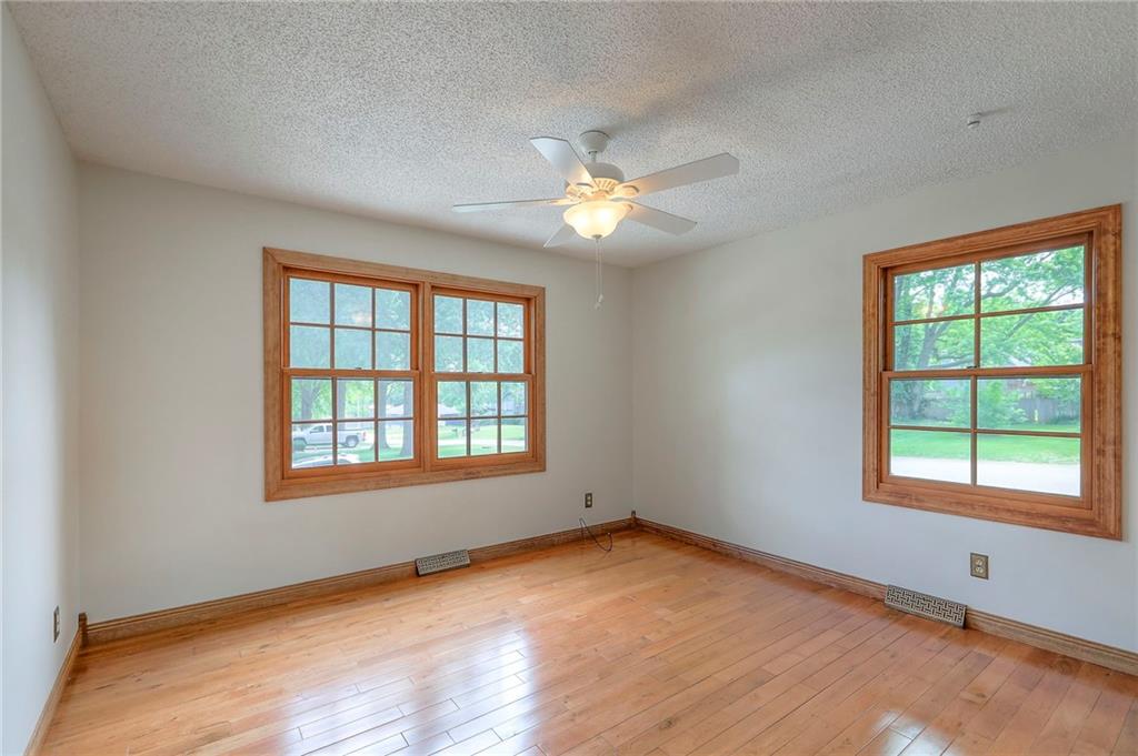 313 Southwest Ensley Lane Lee's Summit, MO 64081 - Photo 10 of 19