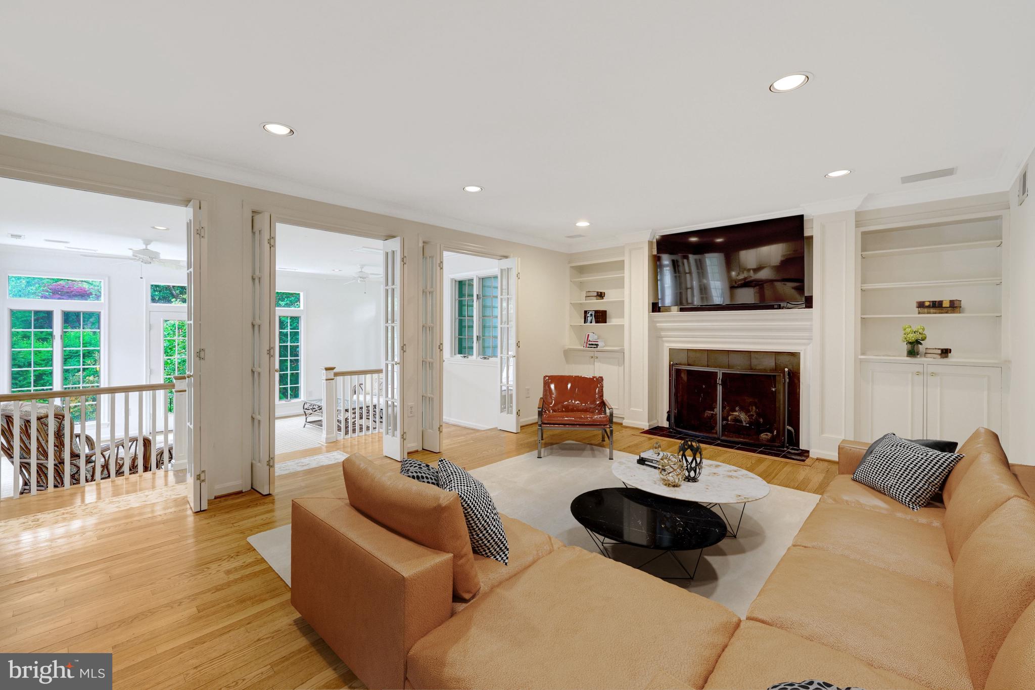 911 Rail Court McLean, VA 22102 - Photo 16 of 63 Gas Fireplace