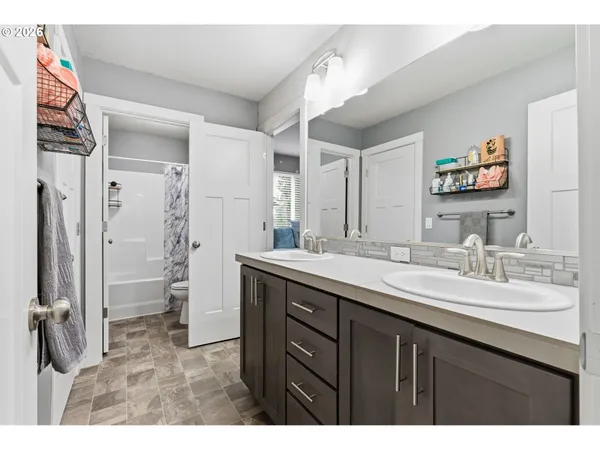 $674,000 | 476 Southwest 15th Avenue, Canby, OR 97013