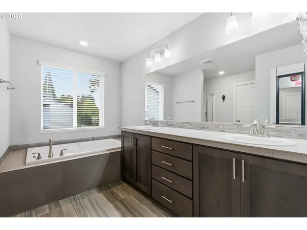 $674,000 | 476 Southwest 15th Avenue, Canby, OR 97013