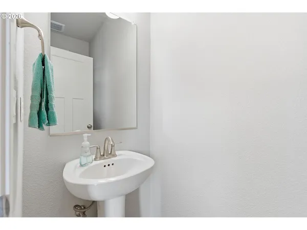 $674,000 | 476 Southwest 15th Avenue, Canby, OR 97013