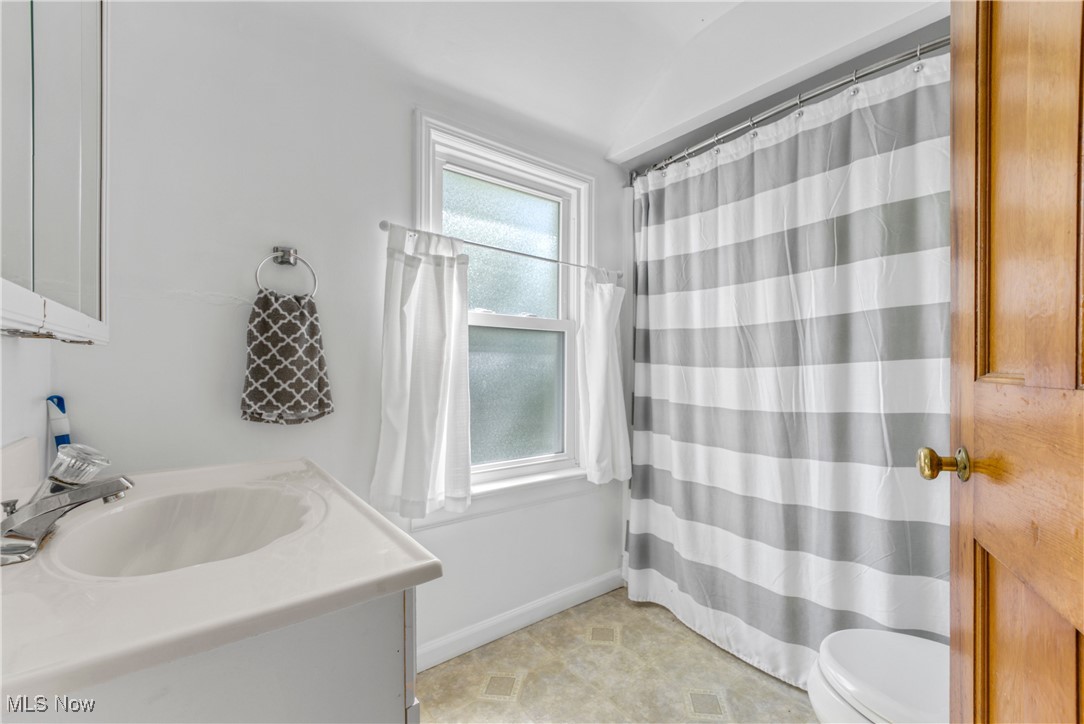 4984 Anderson Road Cleveland, OH 44124 - Photo 14 of 22 Full Bath