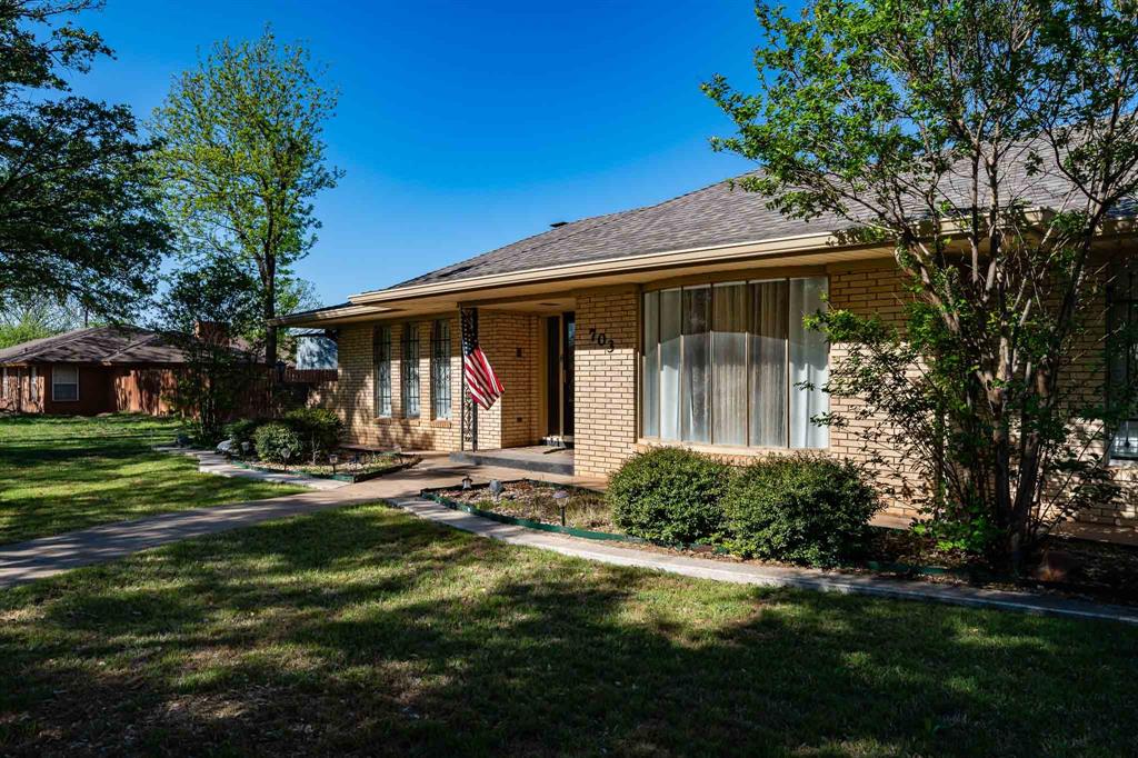 703 North Ave L Haskell, TX 79521 - Photo 2 of 40
