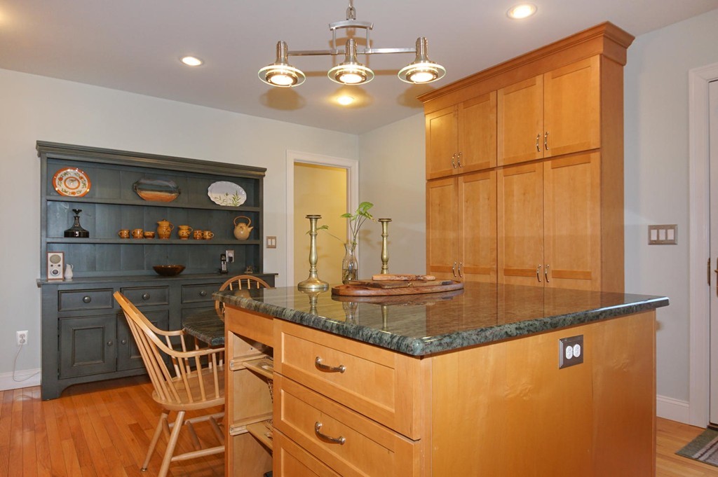 77 Oakdale Road Newton, MA 02459 - Photo 4 of 27