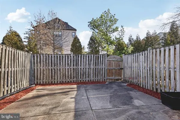 $3,200 | 5555 First Statesman Lane, Alexandria, VA 22312