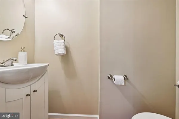 $3,200 | 5555 First Statesman Lane, Alexandria, VA 22312