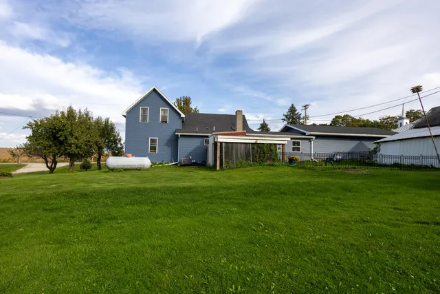 $285,000 | 42673 County Road 12, Dakota, MN 55925