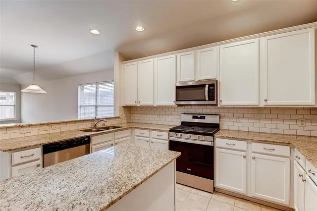 $2,500 | 801 Hawk Valley Drive, Little Elm, TX 75068