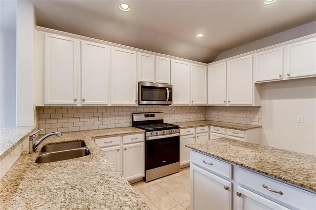 $2,500 | 801 Hawk Valley Drive, Little Elm, TX 75068