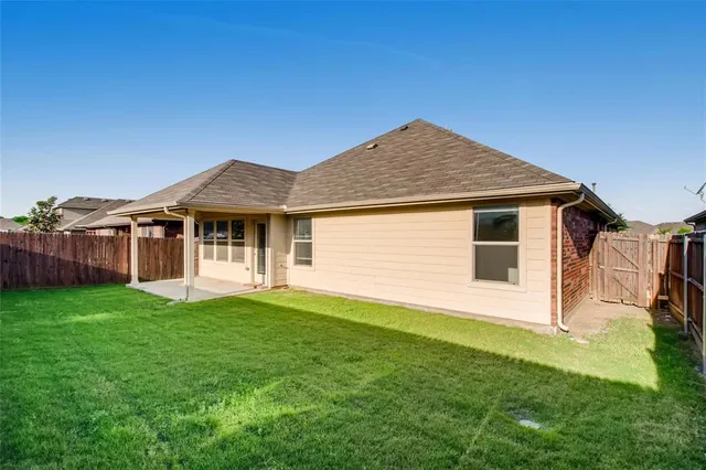 $2,500 | 801 Hawk Valley Drive, Little Elm, TX 75068