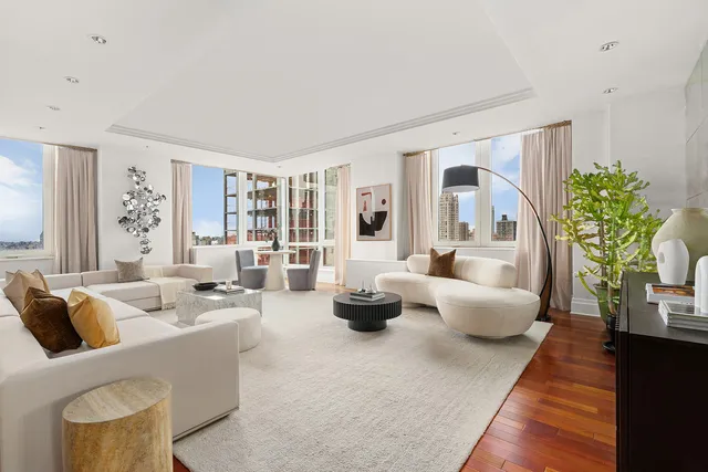 $4,395,000 | 300 East 77th Street, Unit 30B | Lenox Hill