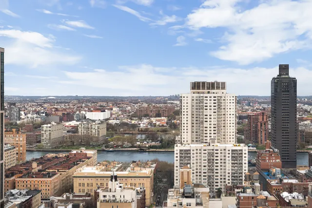 $4,395,000 | 300 East 77th Street, Unit 30B | Lenox Hill